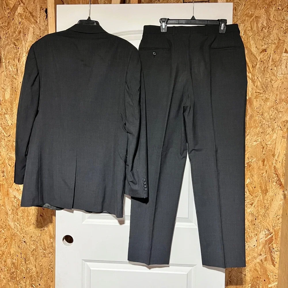 Jos A Bank Mens Charcoal Gray 100% Wool 2 Piece Suit 40L Jacket 34R Pants